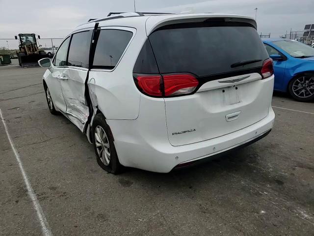 2018 Chrysler Pacifica Touring L VIN: 2C4RC1BG8JR142473 Lot: 73109374