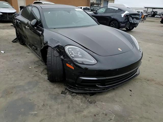 WP0AA2A70JL100933 2018 Porsche Panamera 4