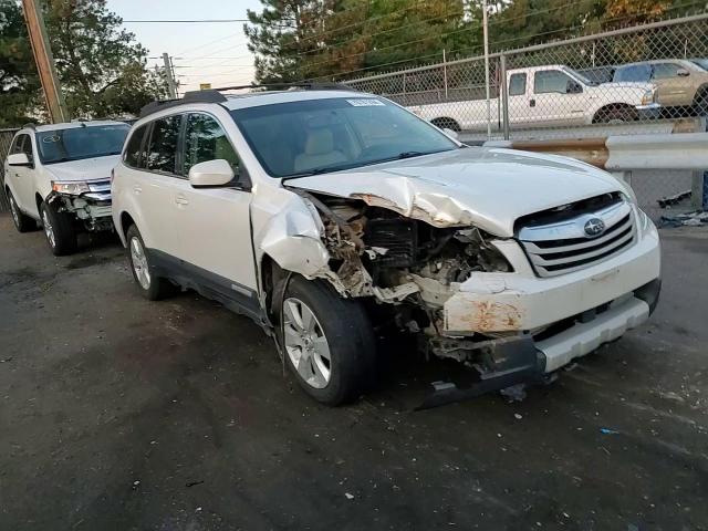 2011 Subaru Outback - Image 10