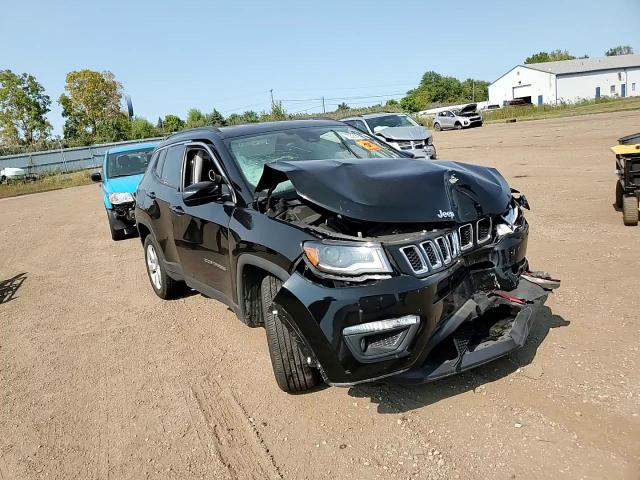 2018 Jeep Compass Latitude VIN: 3C4NJDBB5JT393054 Lot: 70230584