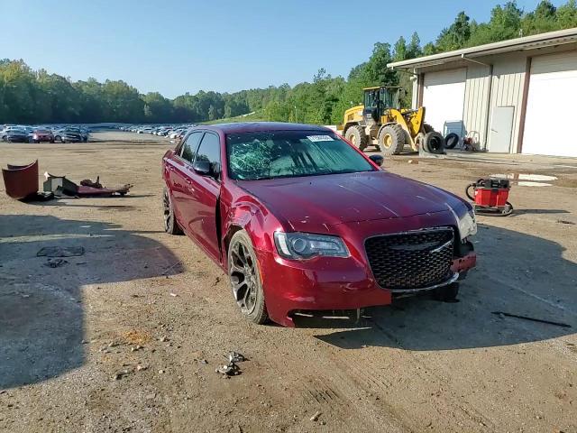 2019 Chrysler 300 - Image 10