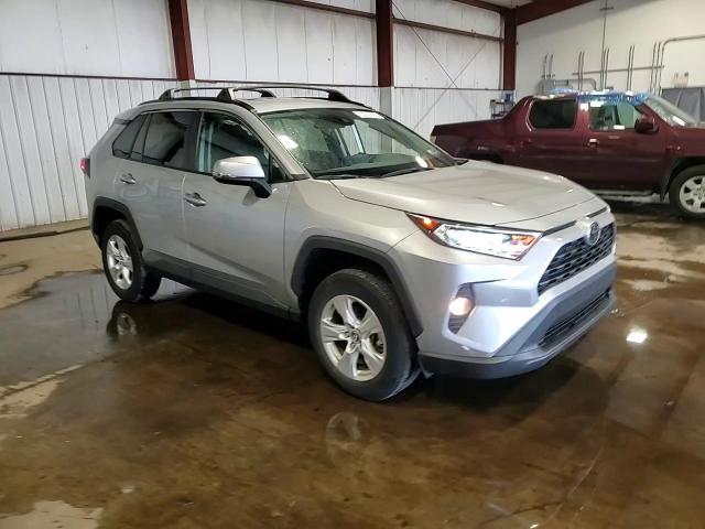 2T3P1RFV9MW154713 2021 Toyota Rav4 Xle