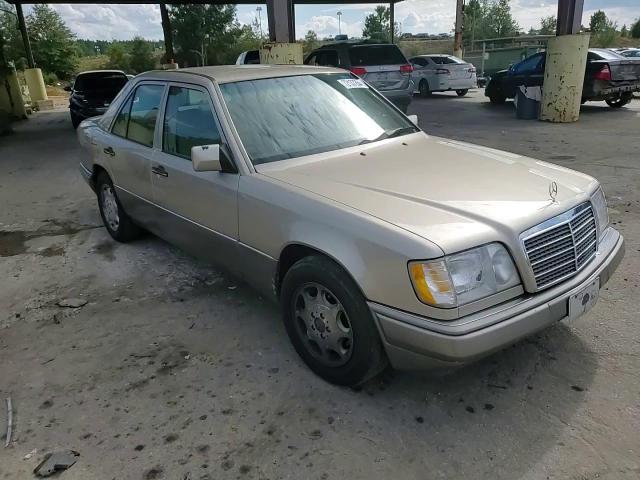 1995 Mercedes-Benz E 320 Base VIN: WDBEA32E4SC269955 Lot: 72137264