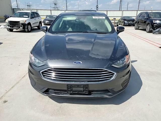 2019 Ford Fusion - Image 13