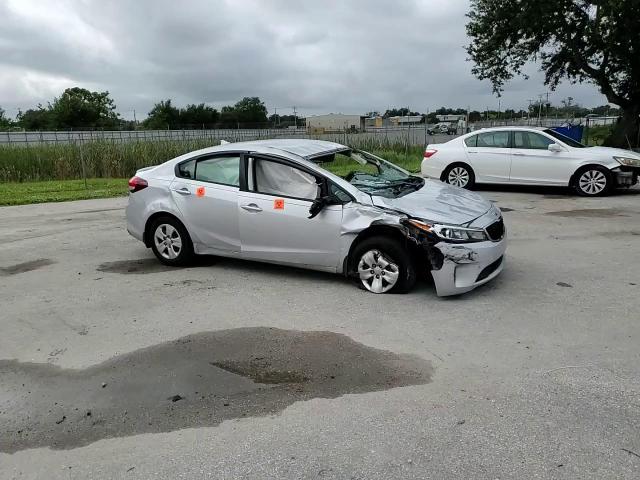 2017 Kia Forte - Image 10