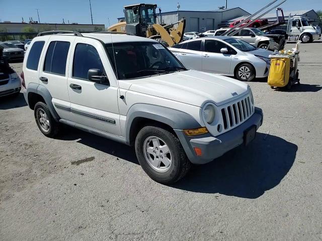2006 Jeep Liberty (North America) - Image 10
