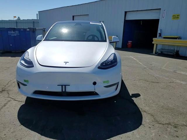 2023 Tesla Model Y VIN: 7SAYGDEE0PF702828 Lot: 72266814