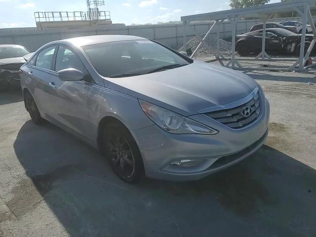 5NPEC4AC5BH140967 2011 Hyundai Sonata Se