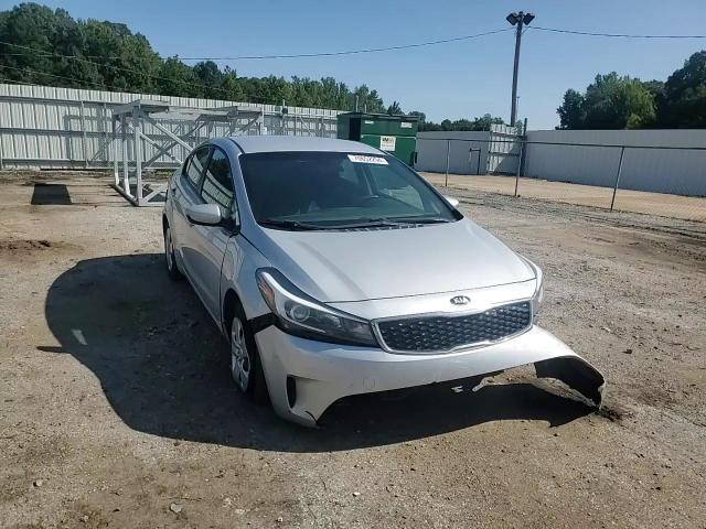 2017 Kia Forte Lx VIN: 3KPFK4A7XHE069093 Lot: 70652294