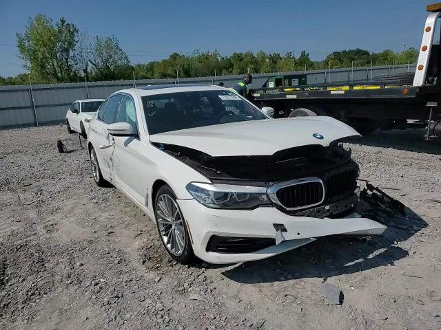 WBAJA9C57JB033884 2018 BMW 530E