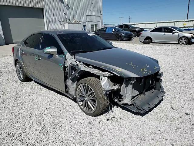 2018 Lexus IS - Image 10