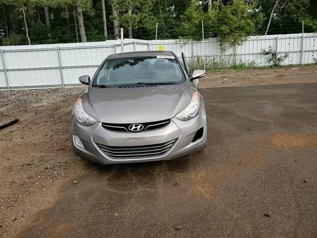 2012 Hyundai Elantra - Image 11