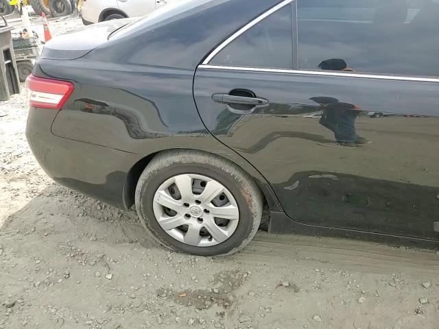 2011 Toyota Camry - Image 10