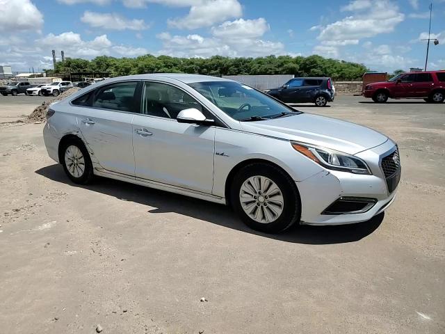 2017 Hyundai Sonata Hybrid VIN: KMHE24L1XHA047677 Lot: 72284674