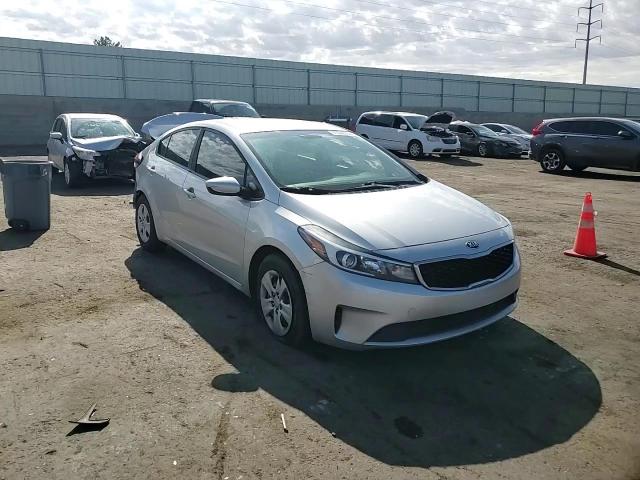 3KPFK4A73HE067704 2017 Kia Forte Lx