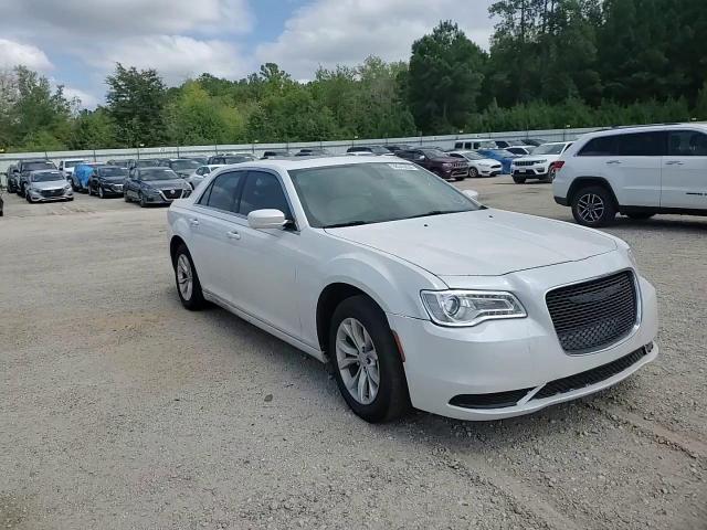 2016 Chrysler 300 Limited VIN: 2C3CCAAG1GH170657 Lot: 68345034