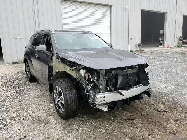 5TDHZRBH5LS046733 2020 Toyota Highlander Xle