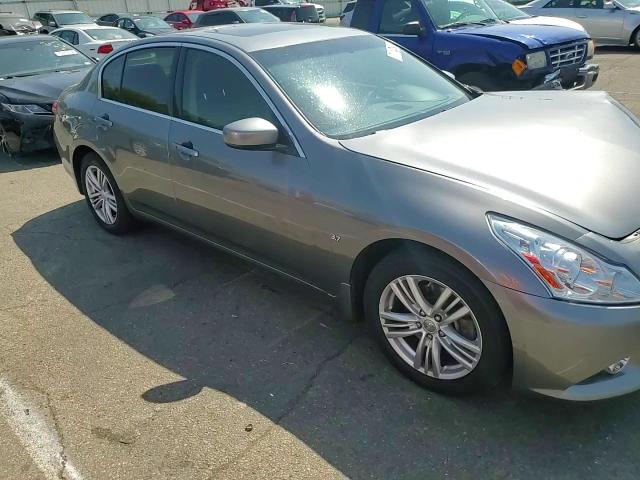 JN1CV6AR0FM522677 2015 Infiniti Q40