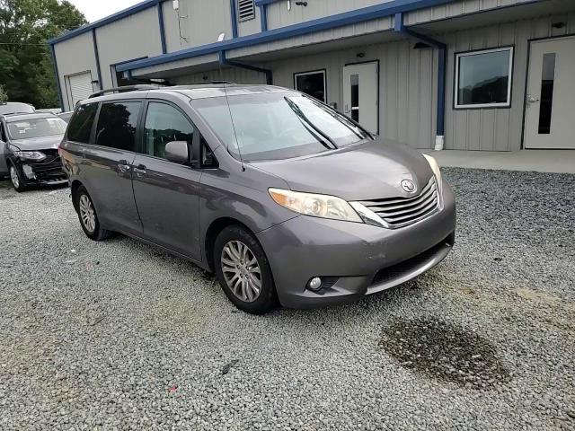 2013 Toyota Sienna Xle VIN: 5TDYK3DC6DS388163 Lot: 70863474