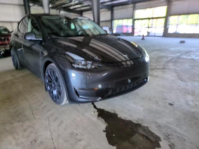 2024 Tesla Model Y VIN: 7SAYGDEF5RF107744 Lot: 71471024