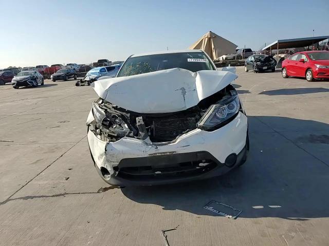 2017 Nissan Rogue - Image 12