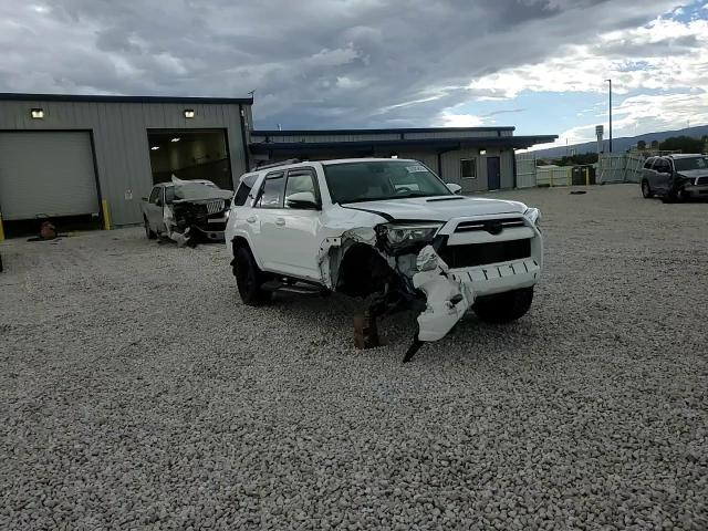 2020 Toyota 4Runner Sr5/Sr5 Premium VIN: JTEBU5JR2L5770615 Lot: 69325874
