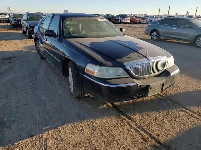 2003 Lincoln Town Car Executive VIN: 1LNHM81W33Y603499 Lot: 71956254