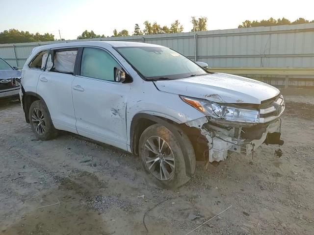 5TDBZRFH5JS912394 2018 Toyota Highlander Le