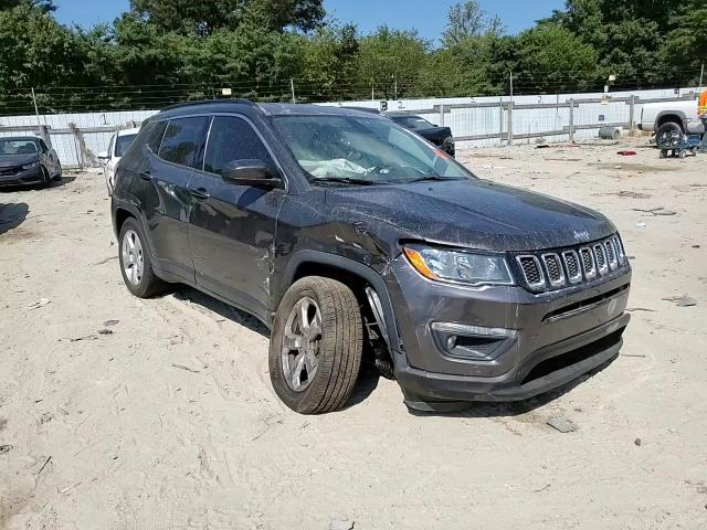 3C4NJCBB4JT241082 2018 Jeep Compass Latitude