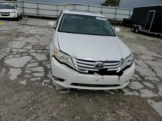 2011 Toyota Avalon - Image 10