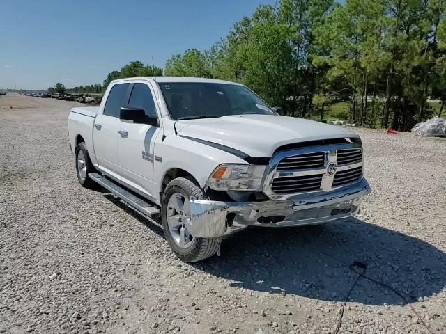 1C6RR6LT5JS105927 2018 Ram 1500 Slt