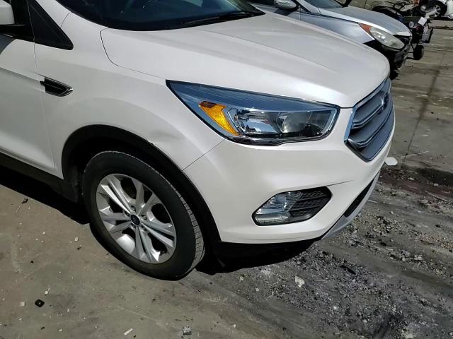 1FMCU0GD1HUC46548 2017 Ford Escape Se