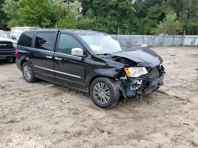 2014 Chrysler Town & Country - Image 11