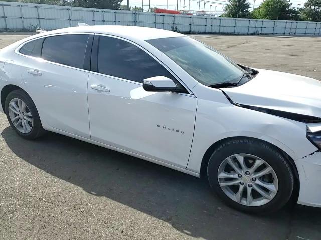 1G1ZD5ST8JF247631 2018 Chevrolet Malibu Lt