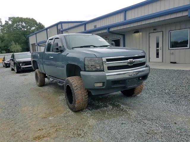 2008 Chevrolet Silverado K1500 VIN: 2GCEK19J581239013 Lot: 71942994