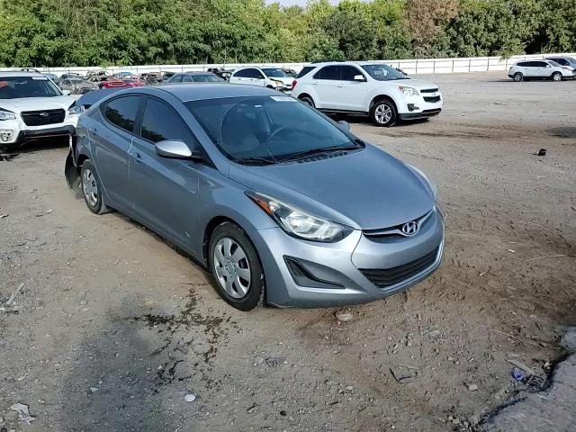 5NPDH4AE2GH765705 2016 Hyundai Elantra Se