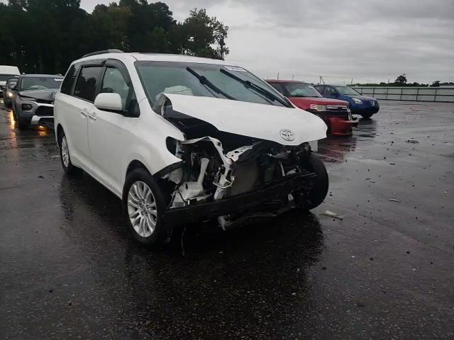 5TDYK3DCXGS715927 2016 Toyota Sienna Xle