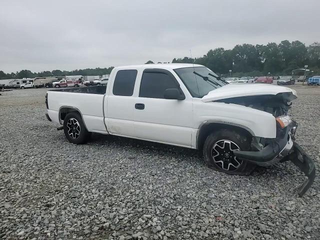 2006 Chevrolet Silverado - Image 11