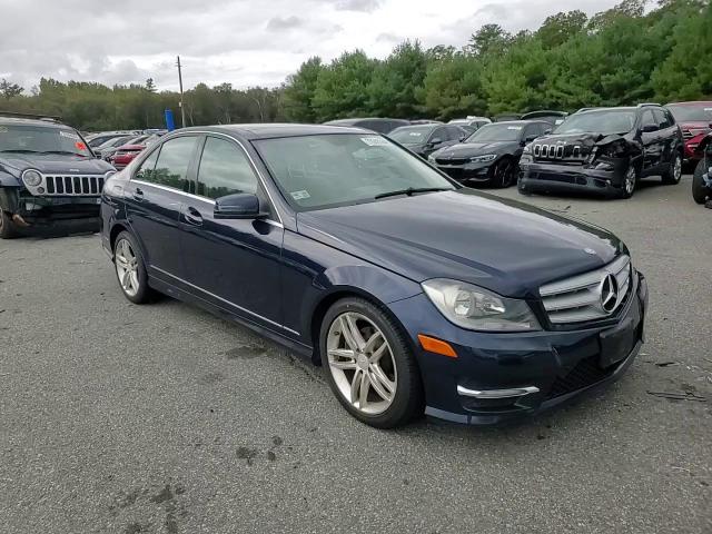 2012 Mercedes-Benz C 300 4Matic VIN: WDDGF8BB4CR199926 Lot: 72048584