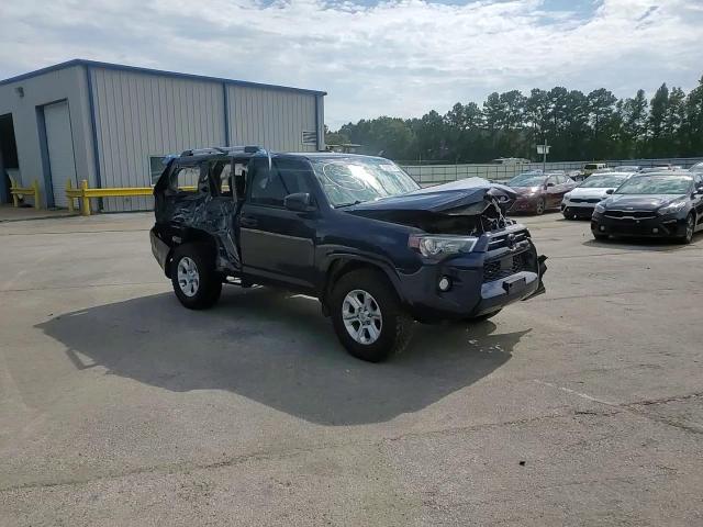 2020 Toyota 4Runner Sr5/Sr5 Premium VIN: JTEBU5JRXL5812044 Lot: 69039114