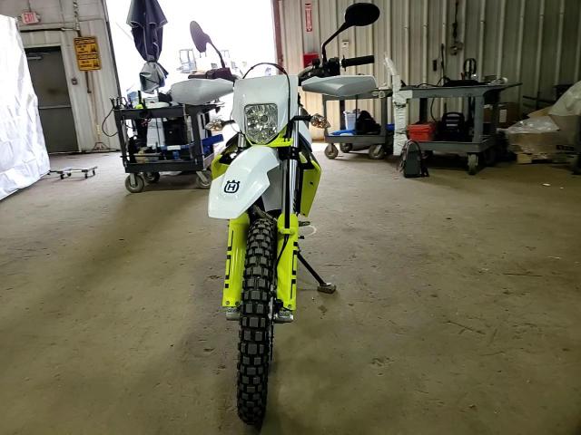 2024 Husqvarna 701 Enduro VIN: VBKUEV405RM765140 Lot: 71457974