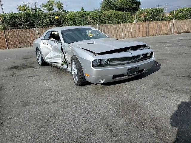 2B3LJ44V09H632935 2009 Dodge Challenger Se