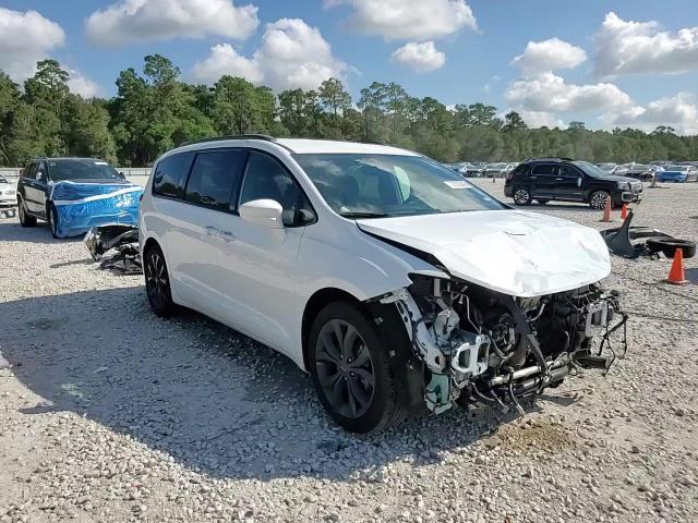 2019 Chrysler Pacifica Touring L VIN: 2C4RC1BG6KR566980 Lot: 72065404