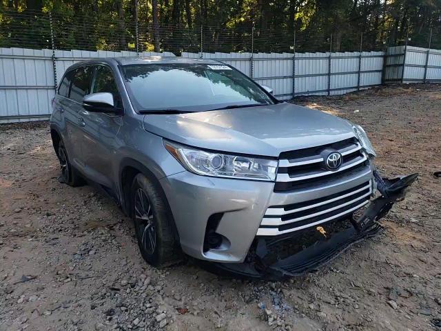 5TDZARFH0KS049334 2019 Toyota Highlander Le