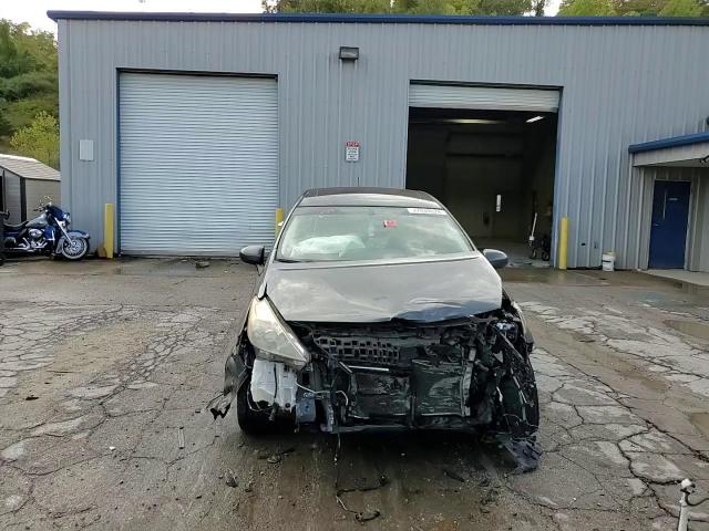 2013 Toyota Prius - Image 11