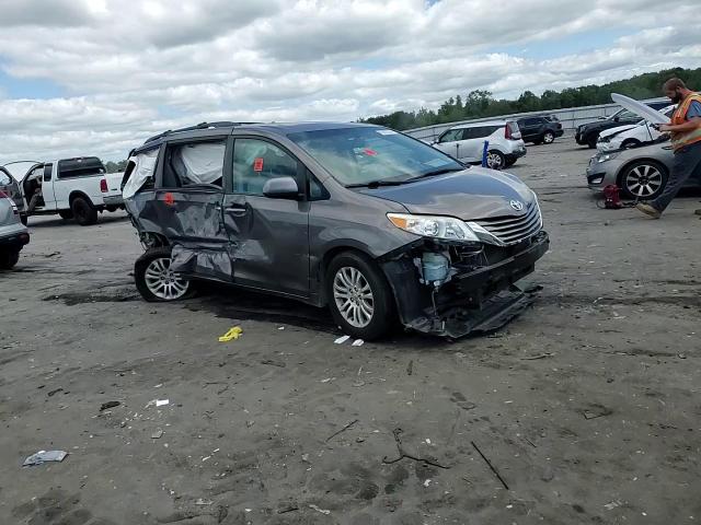 2012 Toyota Sienna - Image 11