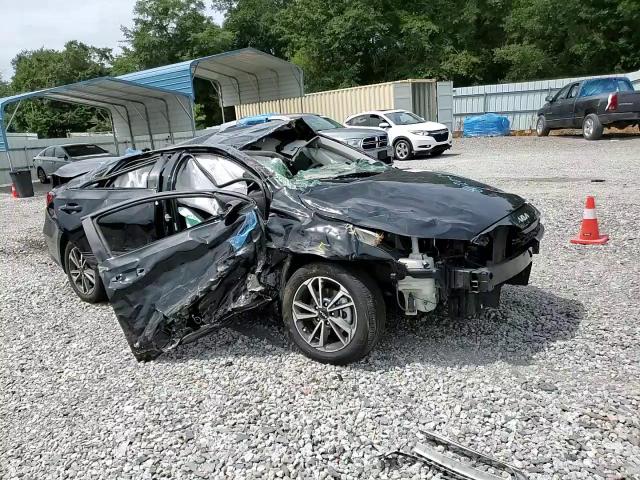 2023 Kia Forte - Image 11