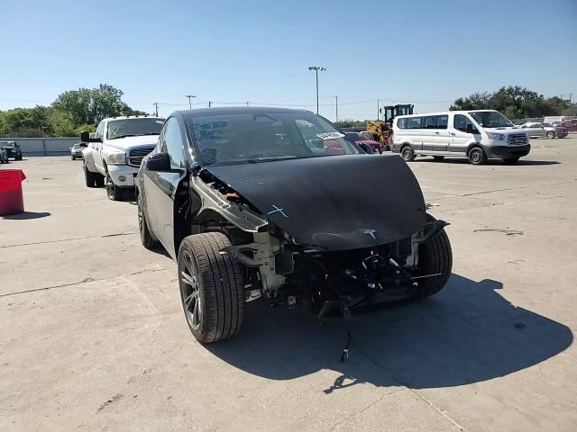 2024 Tesla Model Y VIN: 7SAYGDED1RA305765 Lot: 69518584