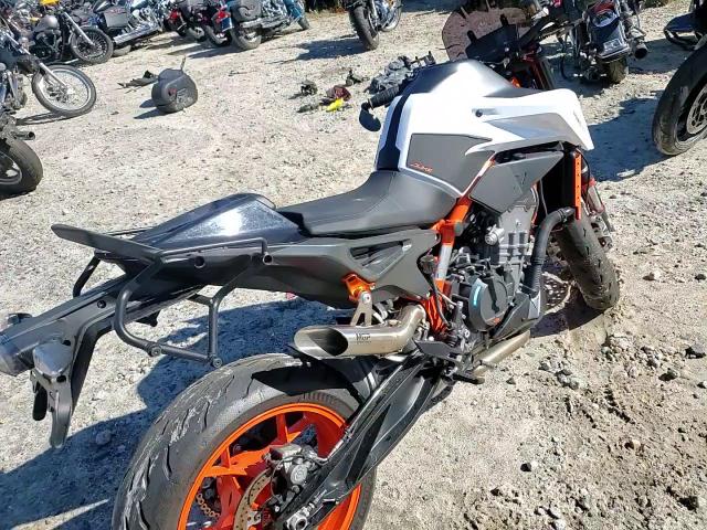 2021 Ktm 890 Duke R VIN: VBKTU9405MM806171 Lot: 73100584