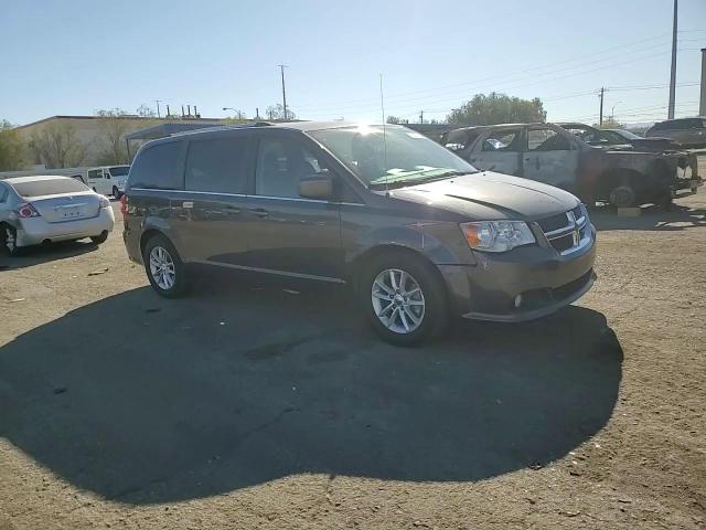 2C4RDGCG7JR327306 2018 Dodge Grand Caravan Sxt